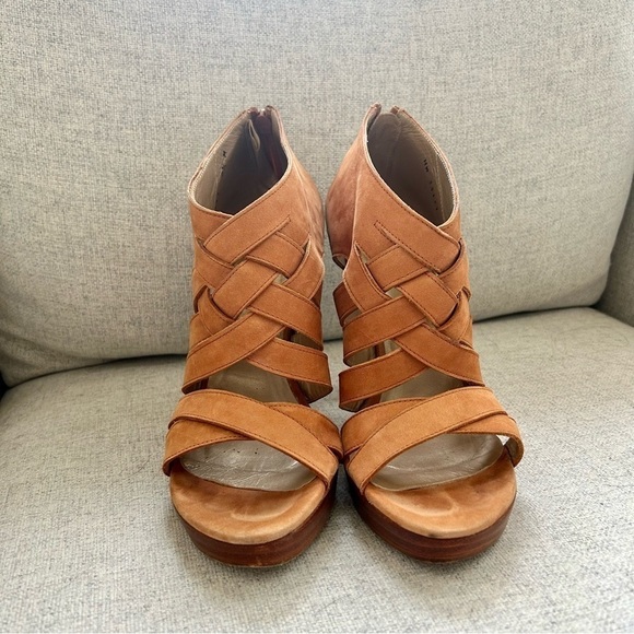 Stuart Weitzman Tan Sandal Heels size 8.5 - Picture 4 of 9